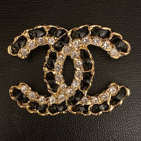 Classic Double CC Black Brooch - Picture 11 of 16